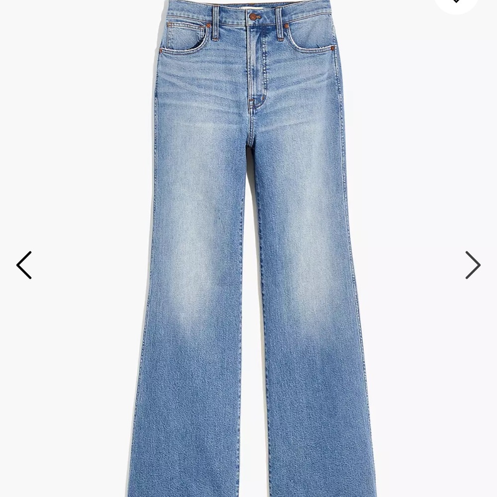 Madewell High-Rise Flare Jeans in Caine
Wash size 30